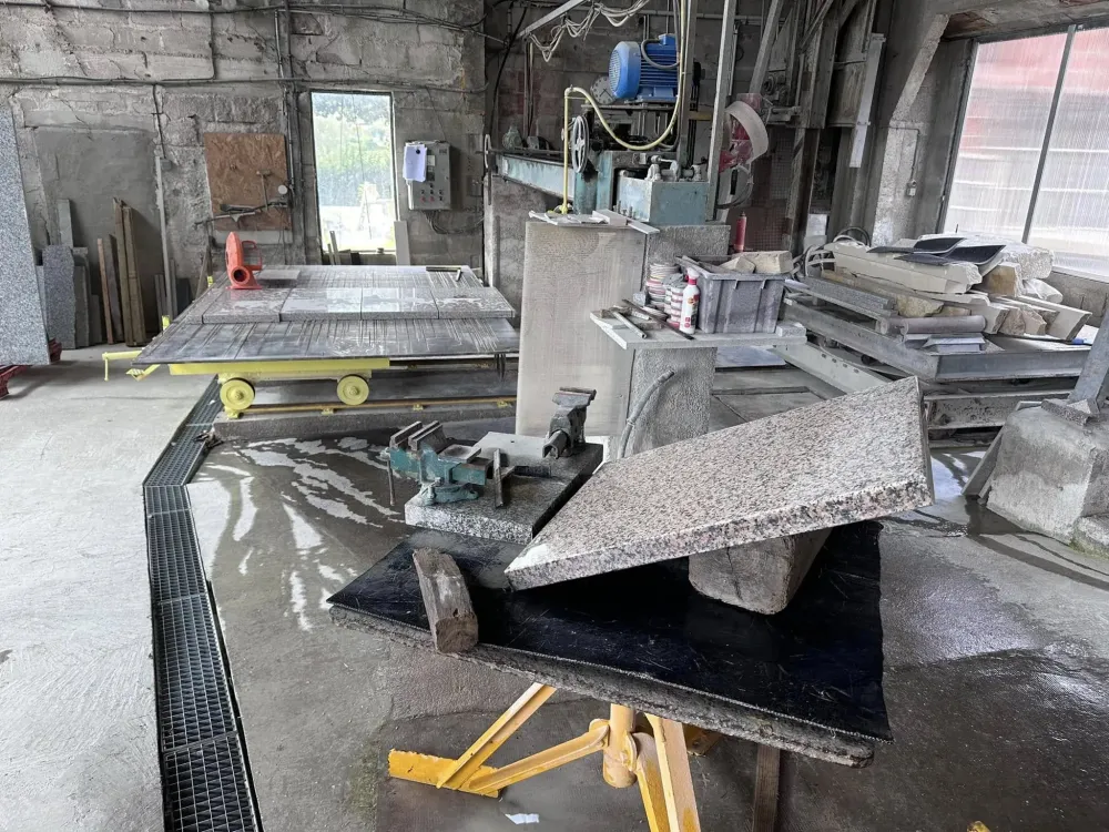 fabrication de stèles à Blanzy